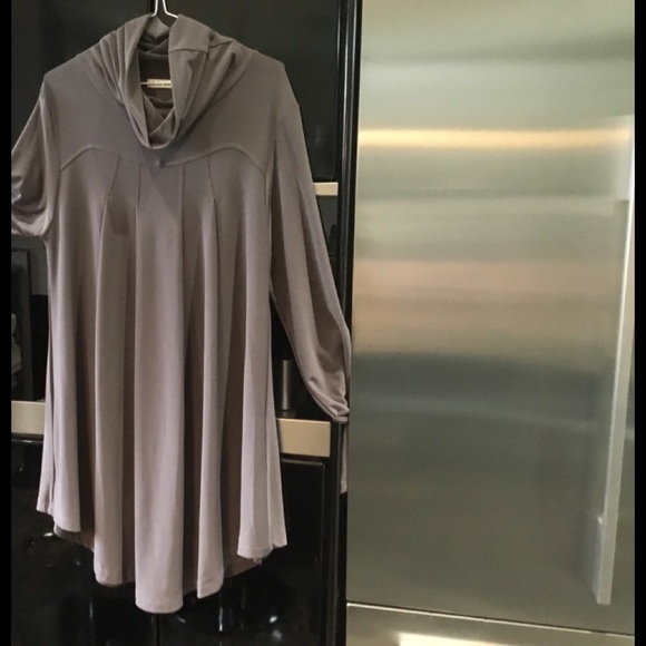 Dress - Picture 1 of 3